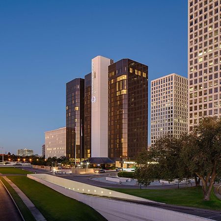 Doubletree By Hilton Hotel Houston Greenway Plaza Exterior photo